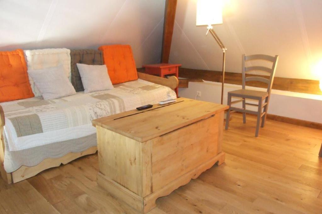 Les Pins - Maison Avec Parking Ferme Et Jardin Commun Au Calme Saint-Prix  Zewnętrze zdjęcie